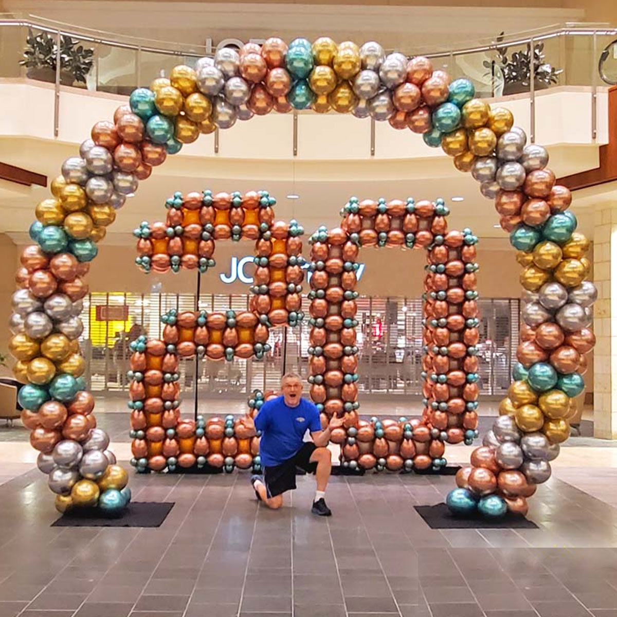 Circle-Arch-by-Airheads-Balloon-Art Circle Arch for Mall at Robinson Anniversary event