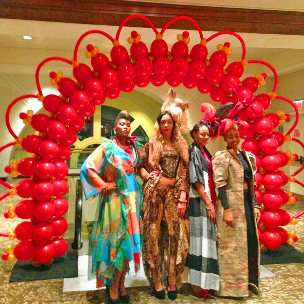 Peacock-Arch-by-Airheads-Balloon-Art