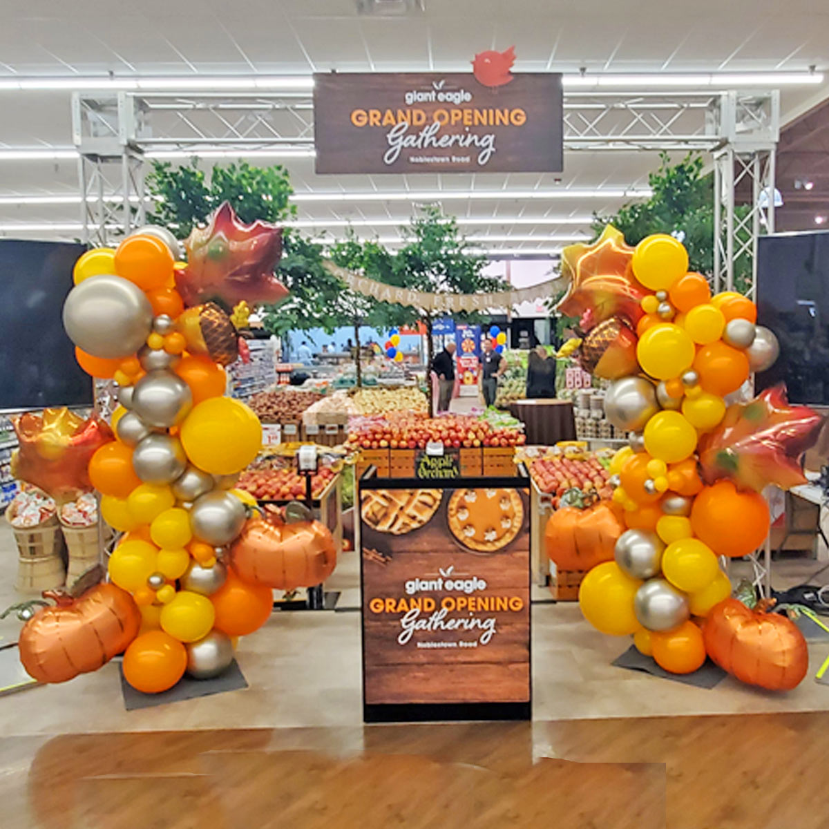 Themed-Organic-Balloon-Columns-by-Airheads-Balloon-Art Giant Eagle Supermarket Ribbon Cutting Balloon Columns Shadyside PA